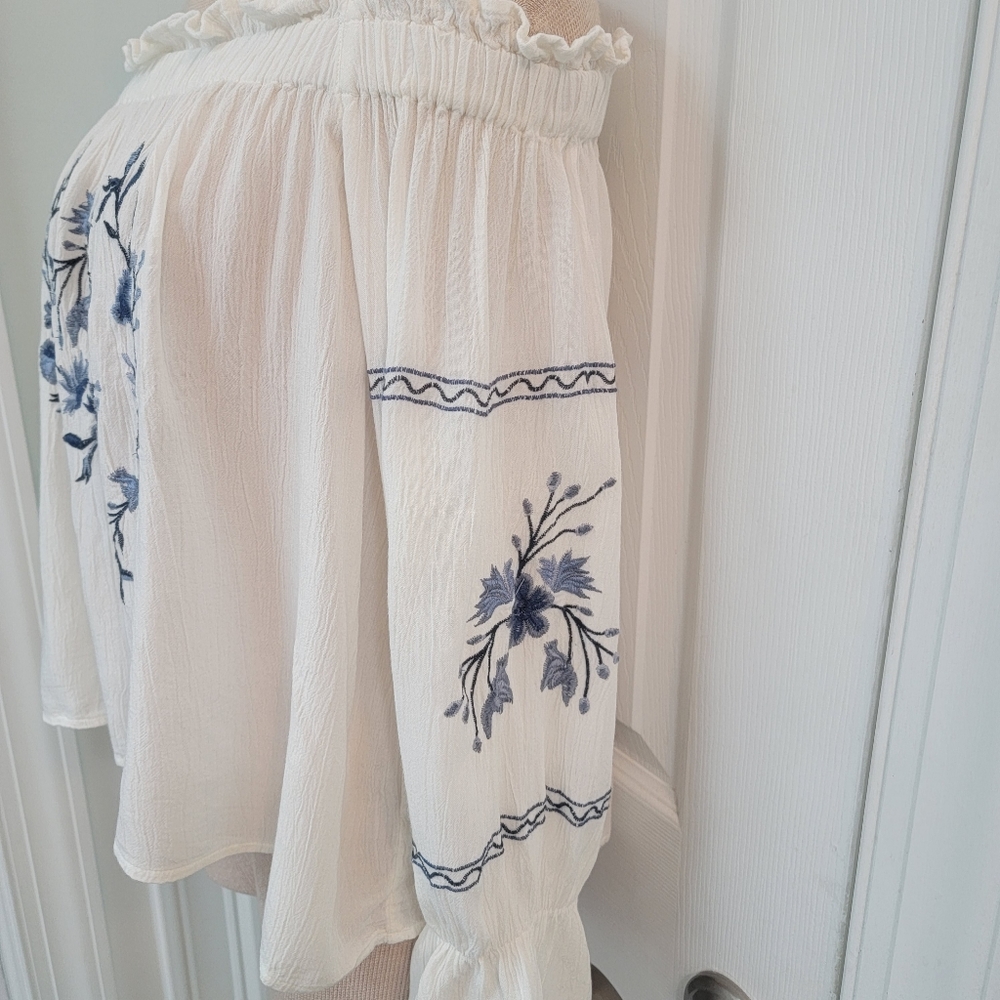 2/$20 American Eagle Ebroidered Peasant Top M - Picture 3 of 12